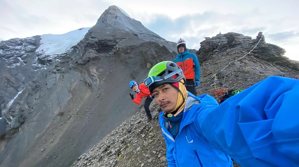 Pisang Peak Climbing - 14 Days
