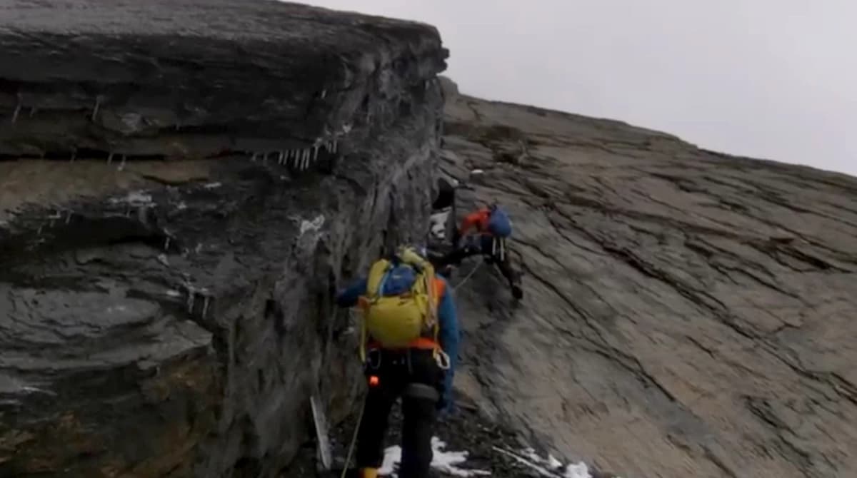 Pisang Peak Climbing - 14 Days